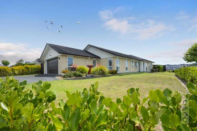 4 Beds, 2 Living, 2 Bath, Outdoor Living &...