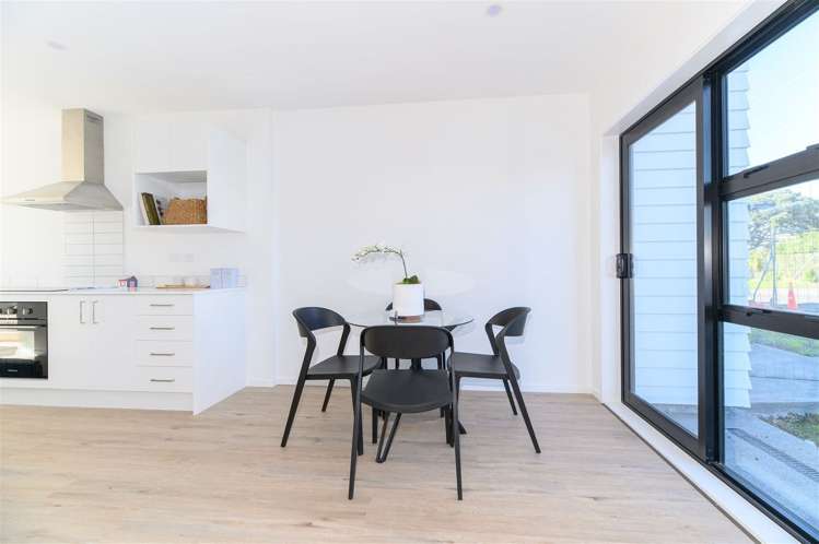 68 Rauemi Way Te Atatu South_2