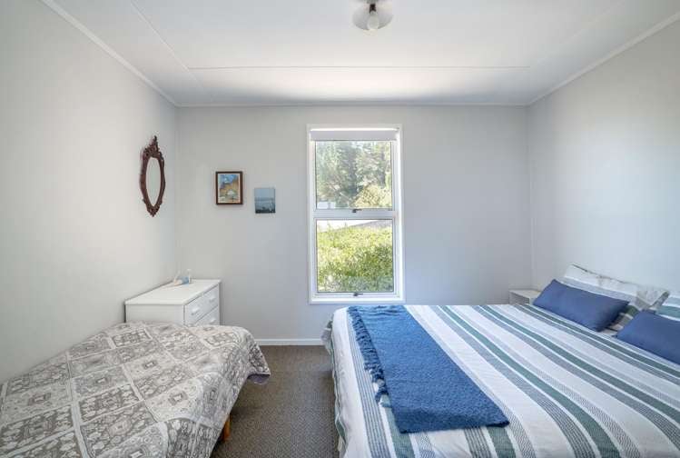 44 Seaview Avenue Cape Palliser_13