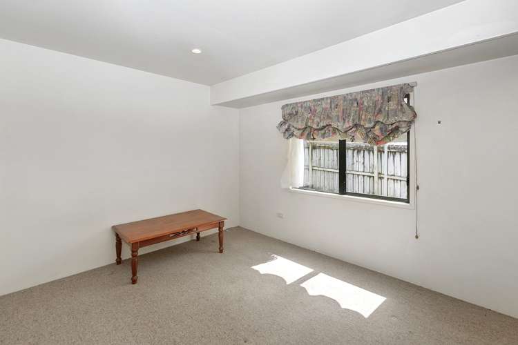 8 Lasque Place Glen Eden_11