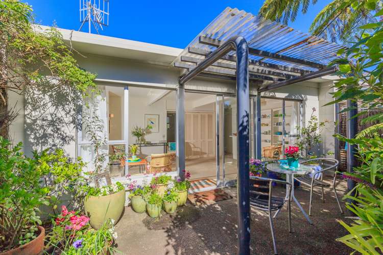 8/18 Parr Terrace Castor Bay_1