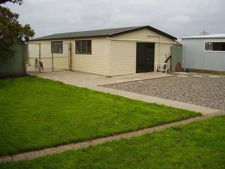 219 Roslyn Road Roslyn Bush_1