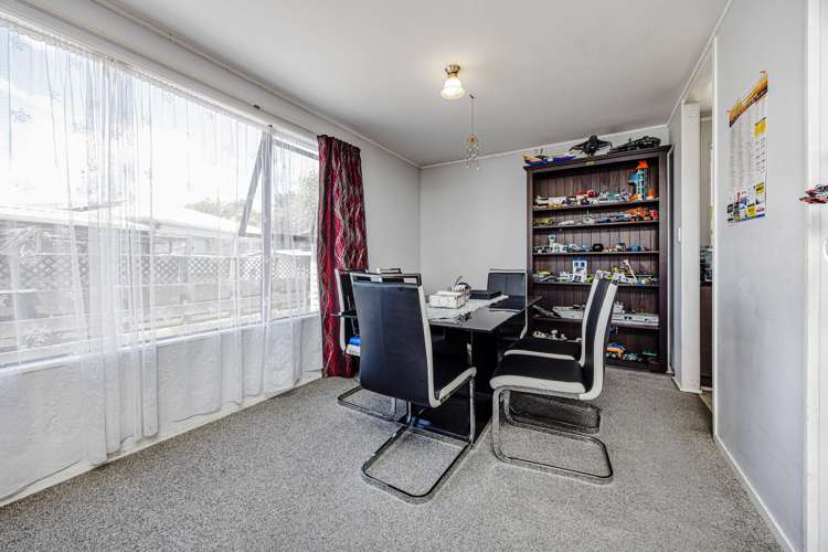 2/2 Resolute Way Papakura_6