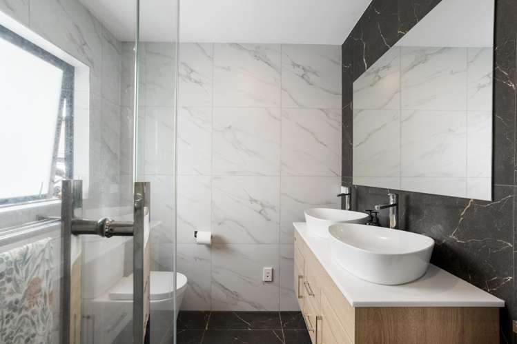 1b Makora Road Massey_14