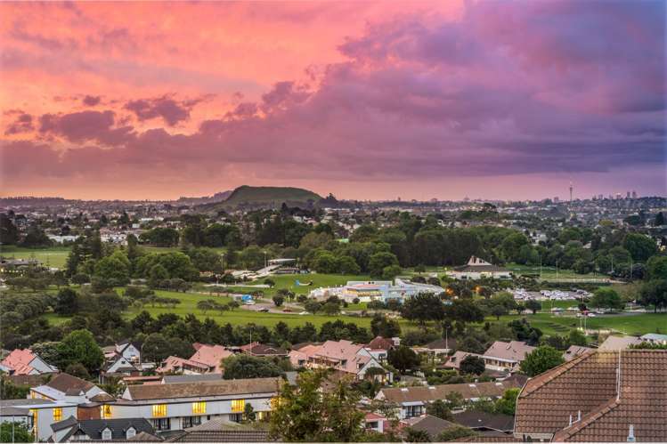 35 McCahill Views Botany Downs_1