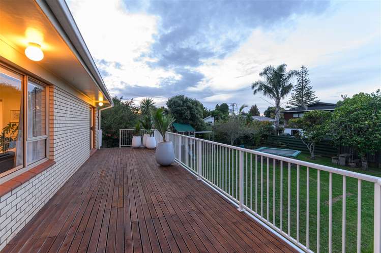 7 Nui Mana Place Te Atatu South_15