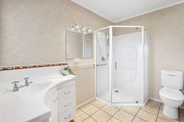 22 Cobbe Place Pomare_13