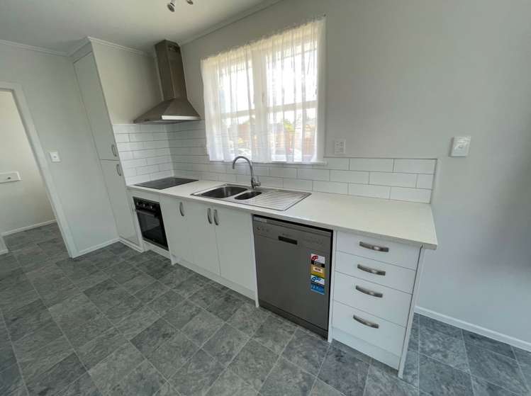 2 Maybelle Place Kelston_6