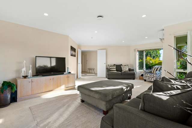 27 Gillett Place Botany Downs_2