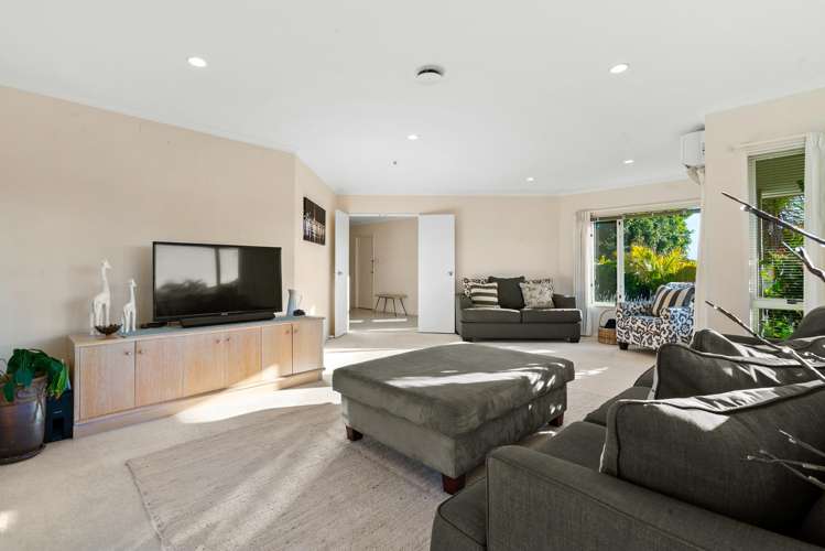 27 Gillett Place Botany Downs_1