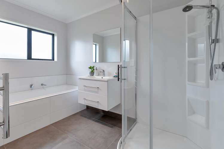 13 Olney Court One Tree Point_18