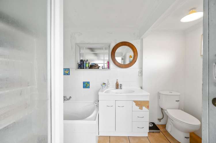 813 Oliphant Road Raureka_7