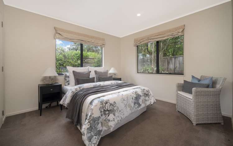 2/13 Beach Road Mellons Bay_15