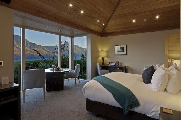 21 & 23 MacKinnon Terrace Sunshine Bay_12