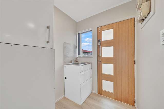 2/24 Norrie Smith Avenue Flat Bush_3