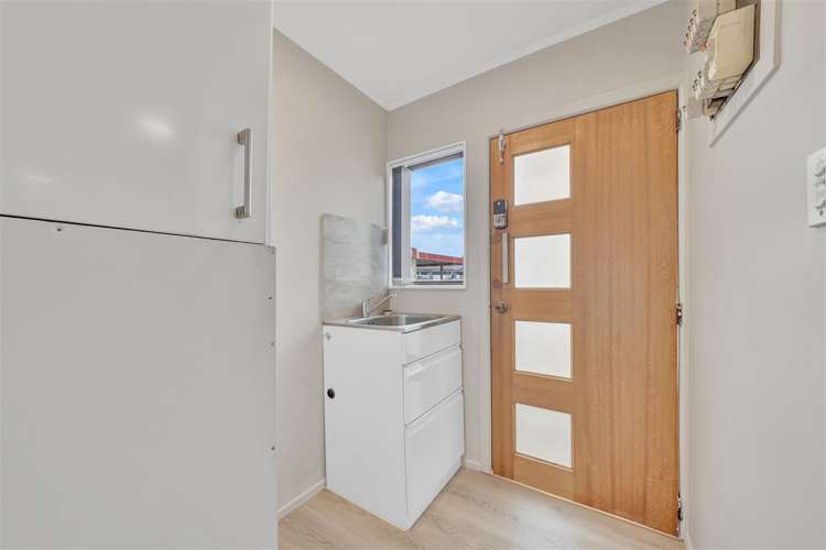 2/24 Norrie Smith Avenue Flat Bush_3