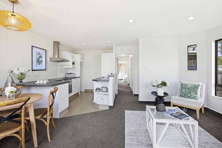 2/4 Richard Street Titahi Bay_3