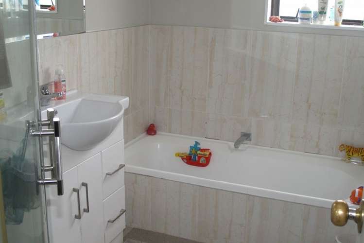 2/11 Etherton Drive Manurewa_8