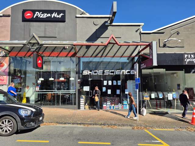 HIGH PROFILE RETAIL SPACE WITH EXCELLENT PARKING