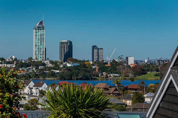 2/28 East Coast Road Milford_30