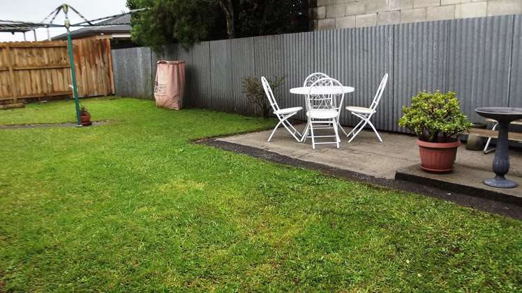 2/35 Beach Road Pahurehure_12