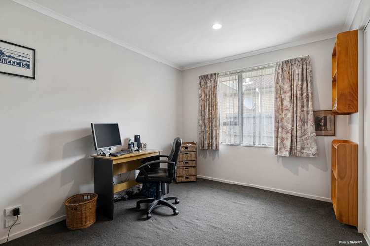 51 Hewlett Road Massey_13