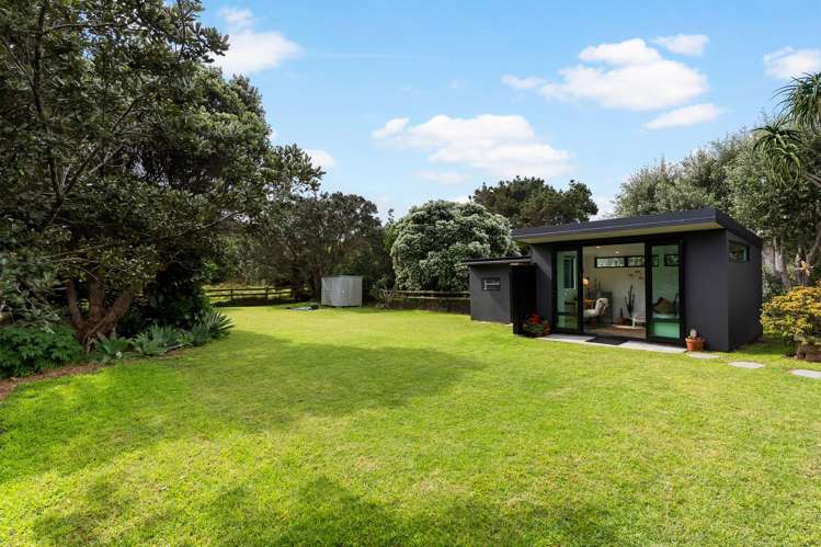 8 Erangi Place Bethells Beach_31