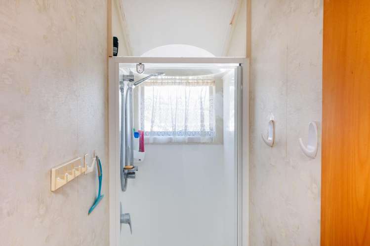 2A Bristol Crescent Roslyn_10