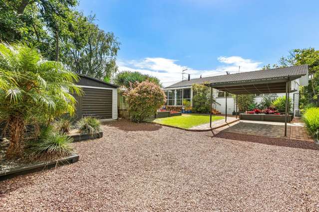 Pretty as a Picture - Delightful Garden Setting