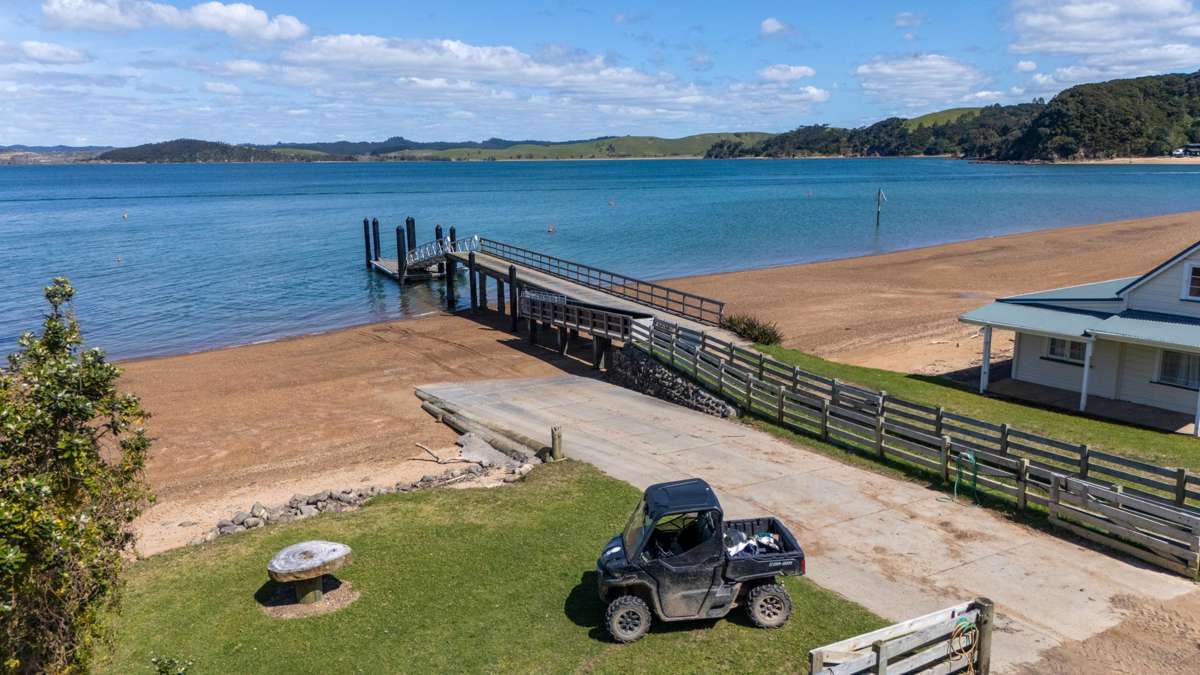 Island Living Moturoa Island_2