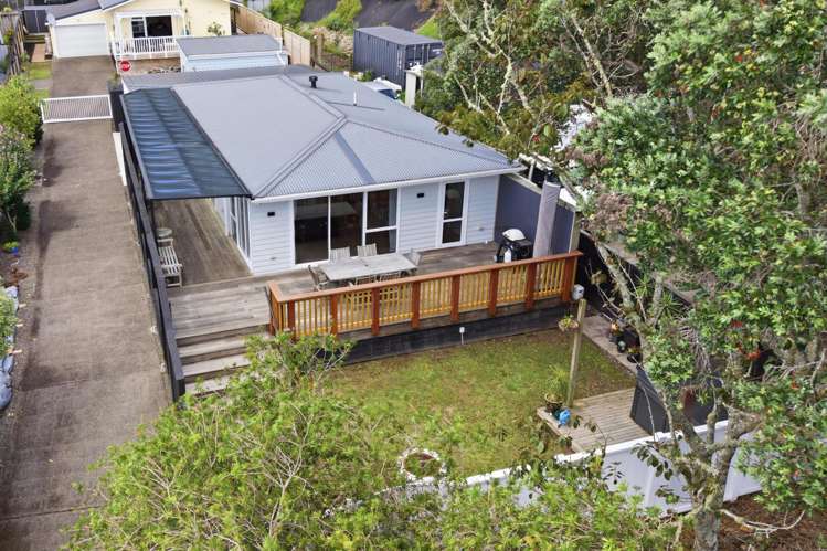 17 Waiwera Road Waiwera_18