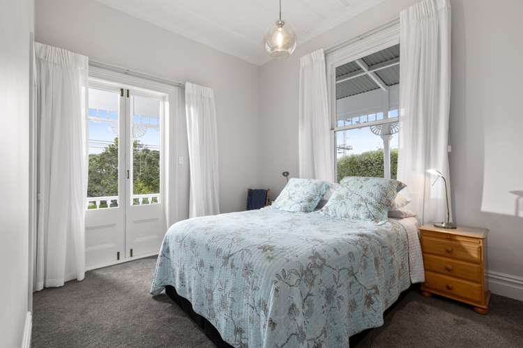 52 Lake Road Narrow Neck_11