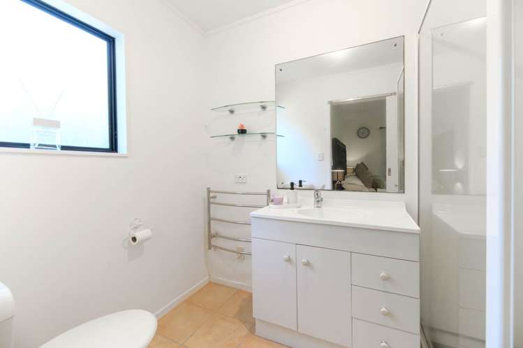 1/96a Konini Road Titirangi_14