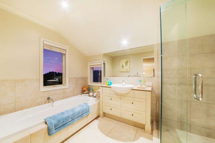 17 Kenley Heights Flat Bush_11