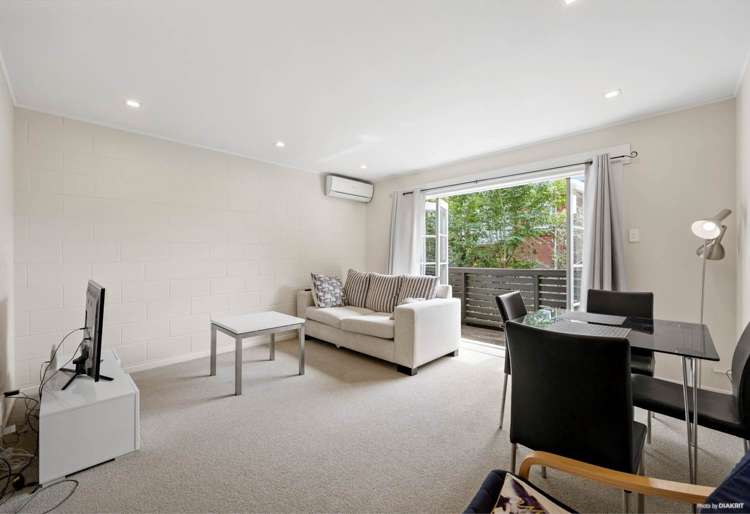 2/30 Don Croot Street_0
