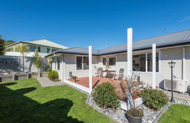 12 Kate Edgar Place Stoke_1