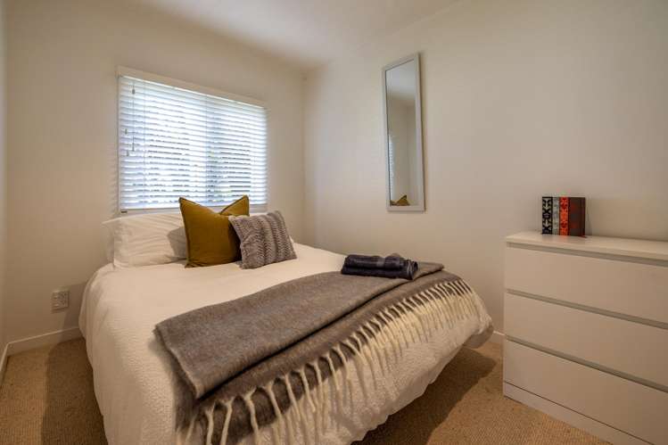 117 Queens Drive Oneroa_11