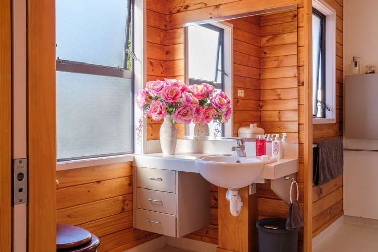 22 Ruru Avenue Lytton West_16