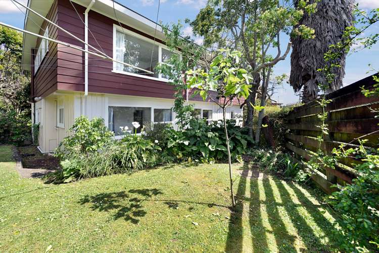 1 Alwyn Avenue Te Atatu South_16