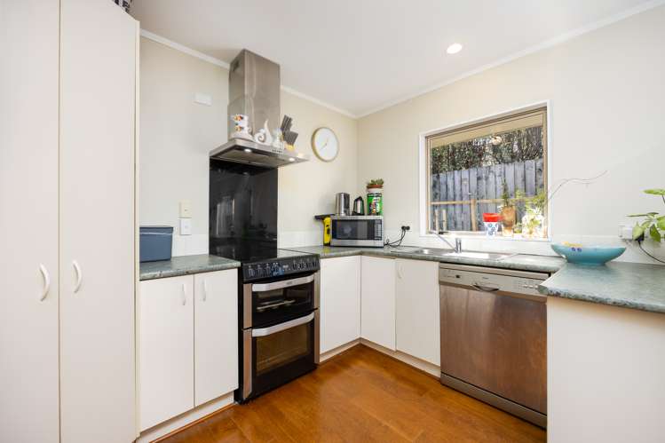 2/6 Knott Road Stanmore Bay_5
