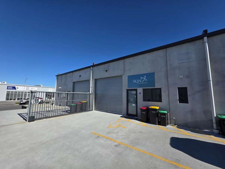 2/7 Lake Bryndwr Lane Burnside_18