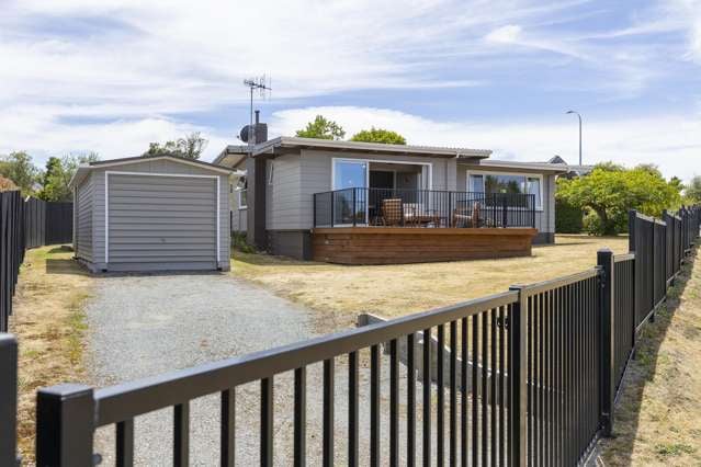 Refreshed cottage in prime spot