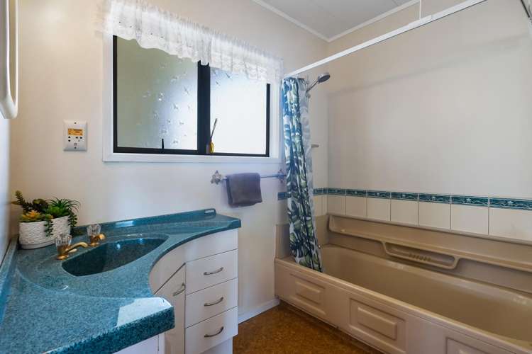 20 Leslie Road Cable Bay_16