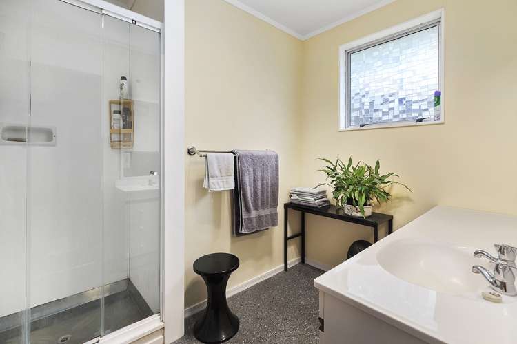 111 Akaroa Drive Maupuia_14