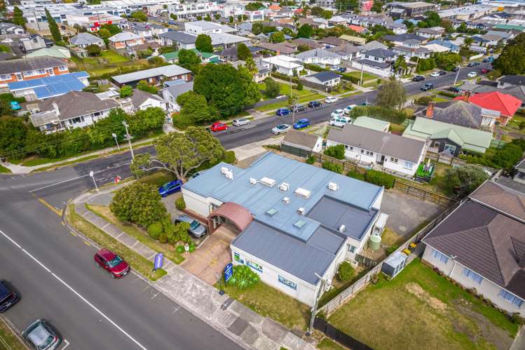 8 Archibald Road Kelston_24