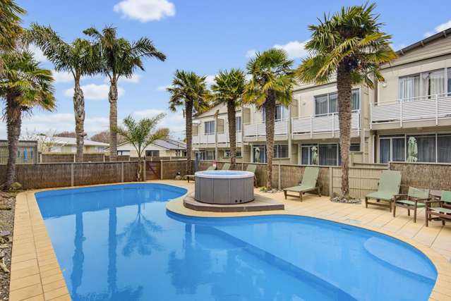 Unit 1, 4, 15/4-8 Matatua Road Raumati Beach_2