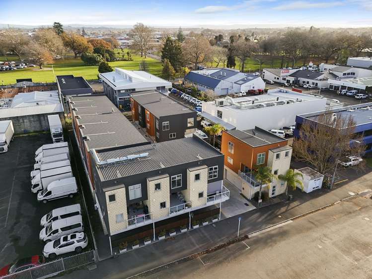 2/9 Vialou Street Hamilton Central_20