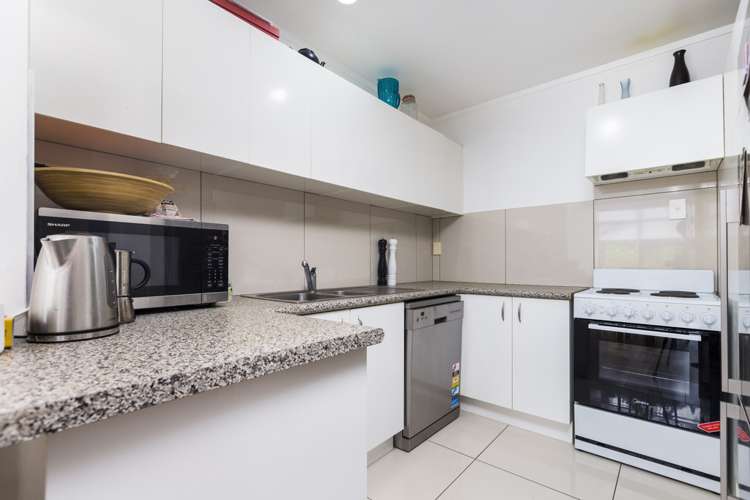 10/61a Birkdale Road Birkdale_3