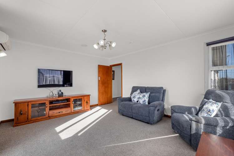 405 Breezes Road Aranui_1