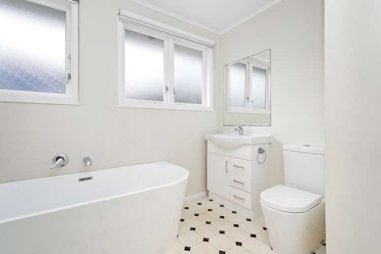 252 Dowse Drive Maungaraki_15